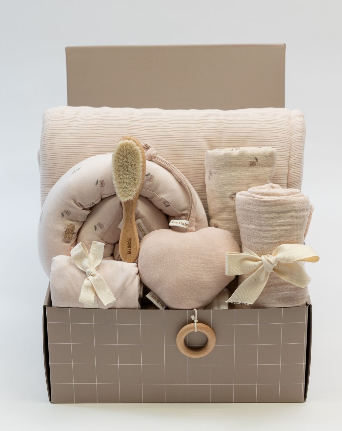 15332003_06_1.jpg מארז מתנה מיננה - Wrapped With Love - ורוד בהיר – תמונה 1