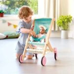 עגלת טיולון מעץ לבובה - HAPE – תמונה 4